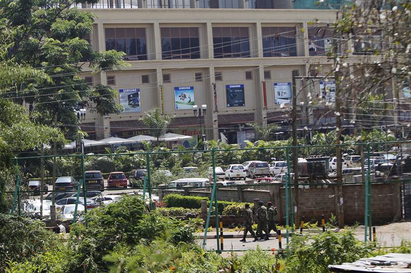 Búsqueda de explosivos retrasa recuperación de cuerpos en Nairobi