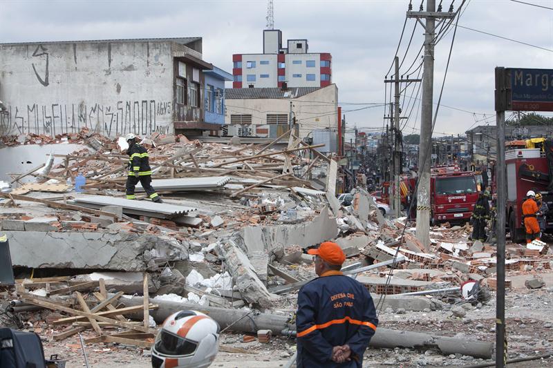 Hallan noveno cadáver tras derrumbe de edificio en Brasil