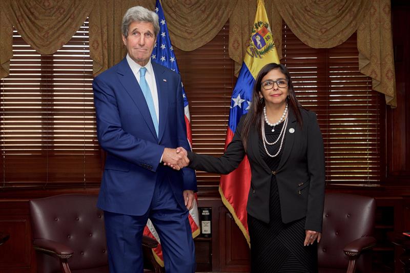 Venezuela iniciará &quot;nueva etapa de diálogo&quot; con EE.UU.