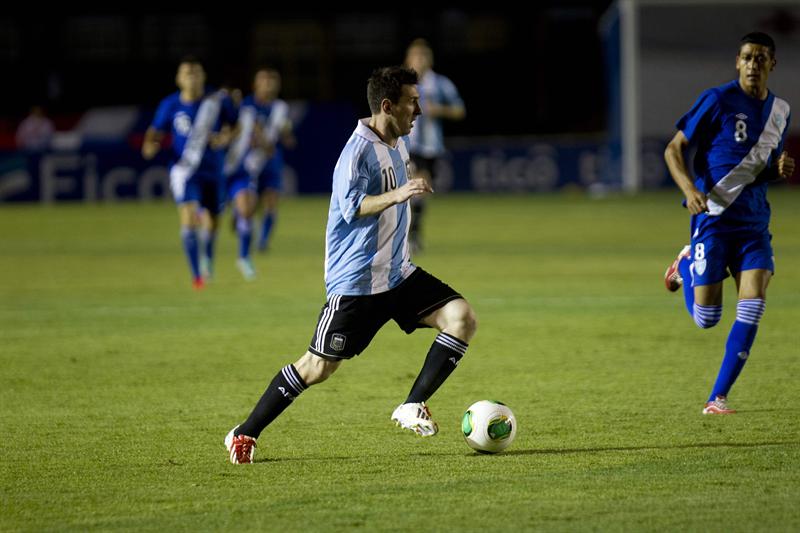 A los 25 años, Messi superó en goles a Maradona en la selección argentina