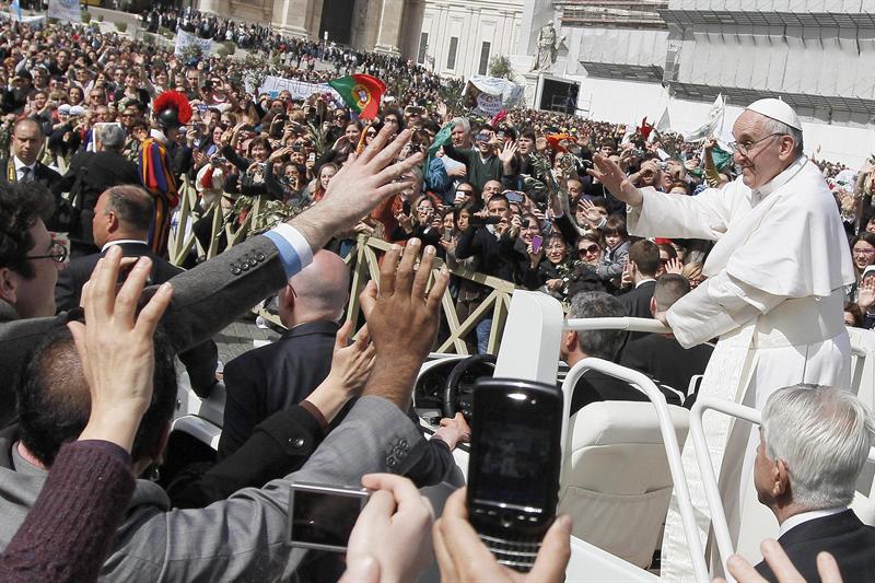 Francisco abre los ritos de su primera Semana Santa como papa