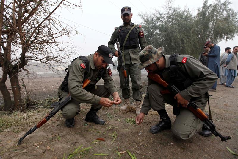 Pakistán acusa a India de matar a siete personas que viajaban en un autobús