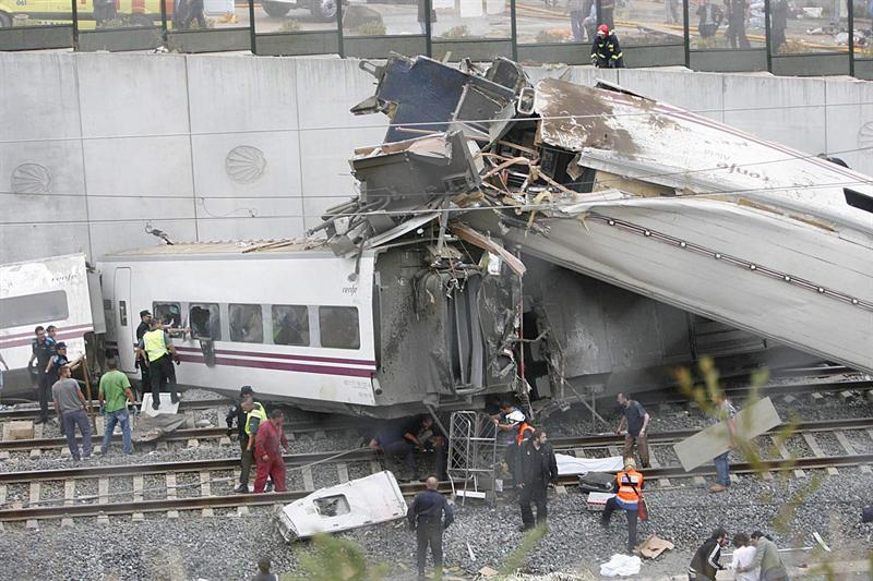 Al menos 30 muertos en un accidente ferroviario en el noroeste de España