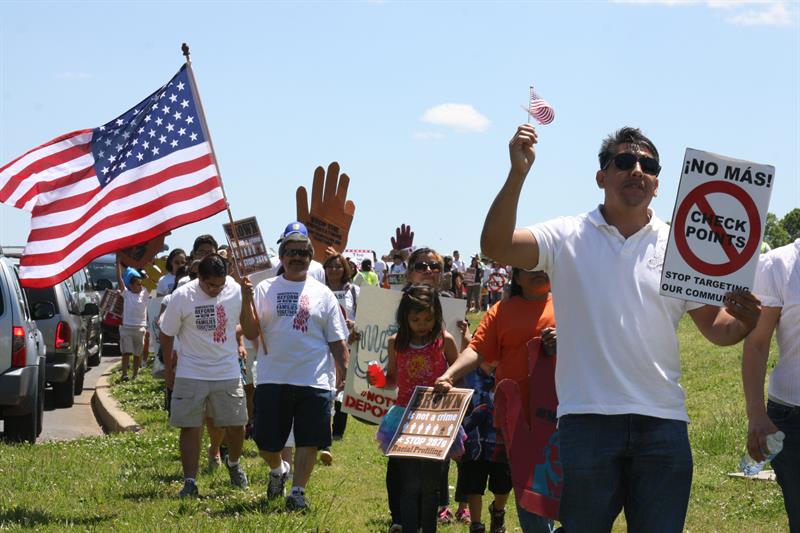 Inmigrantes piden a Obama paralizar deportaciones
