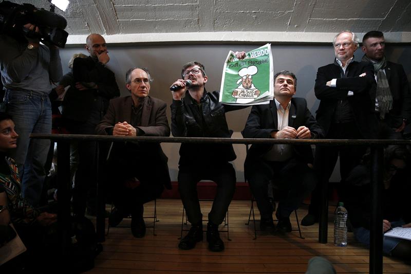 Charlie Hebdo explica que el Mahoma de su portada es "ante todo un hombre que llora"