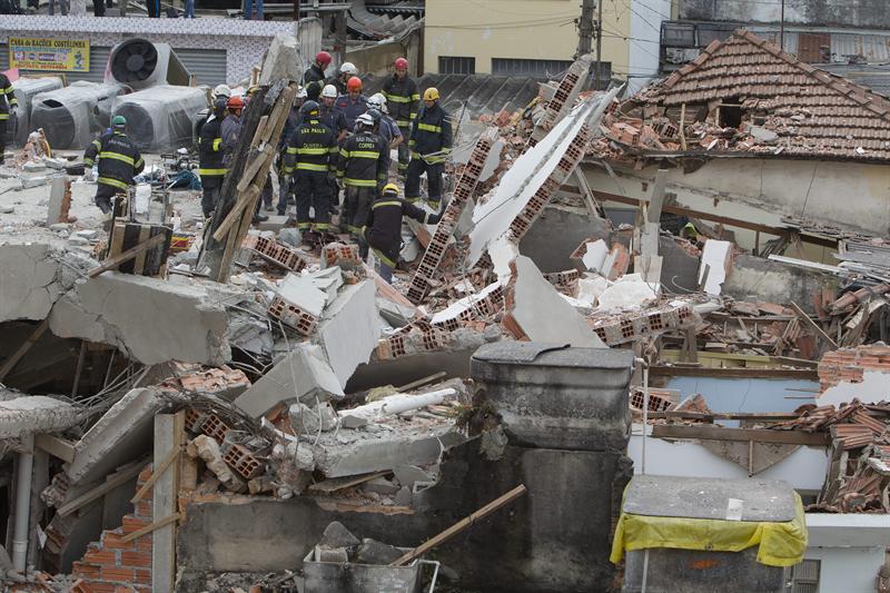 Hallan noveno cadáver tras derrumbe de edificio en Brasil