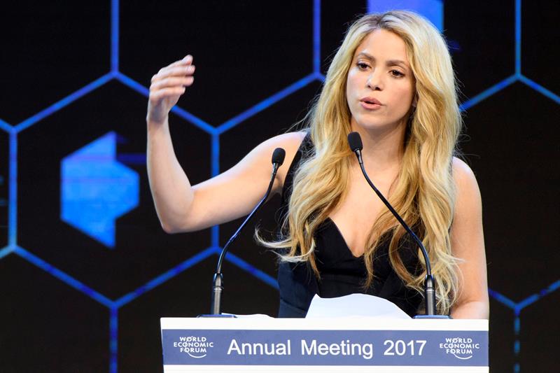 Otorgan reconocimiento a Shakira por su apoyo a la educación