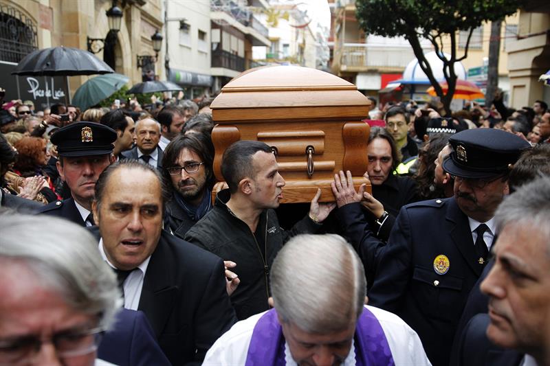 Multitudinario y emotivo adiós a Paco de Lucía en su ciudad natal