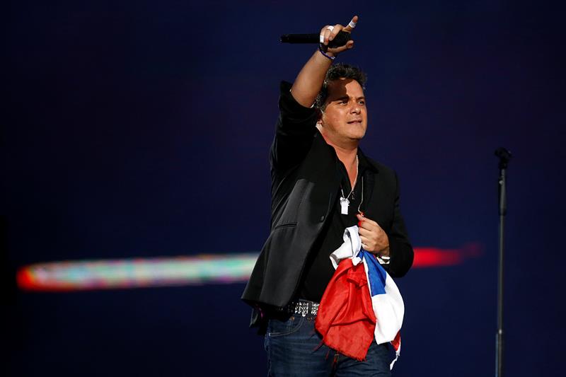 Clásicos de Alejandro Sanz primaron en tercer día de Viña del Mar