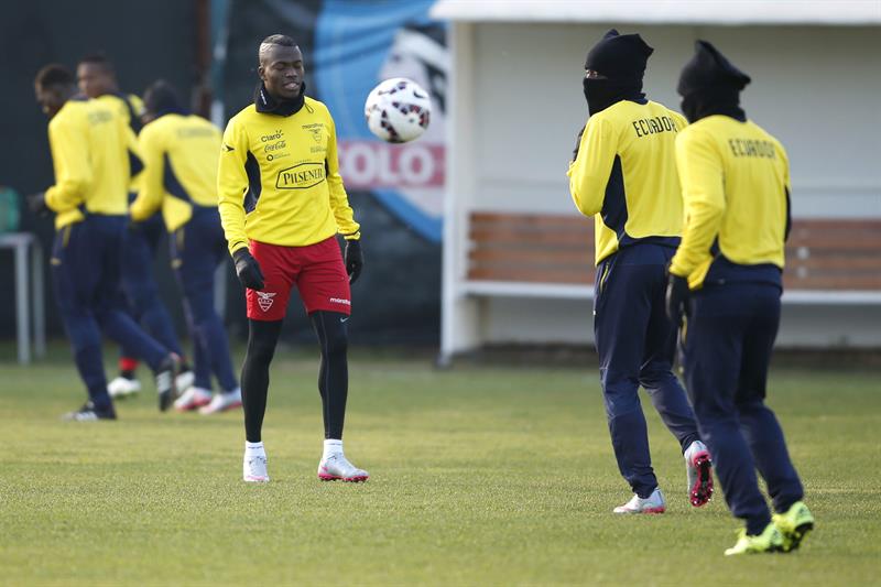 Ecuador prepara con juveniles de Colo Colo su próximo partido ante Bolivia
