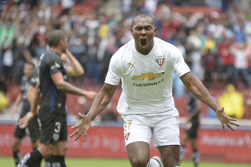 Gustavo Quinteros niega interés por Anangonó