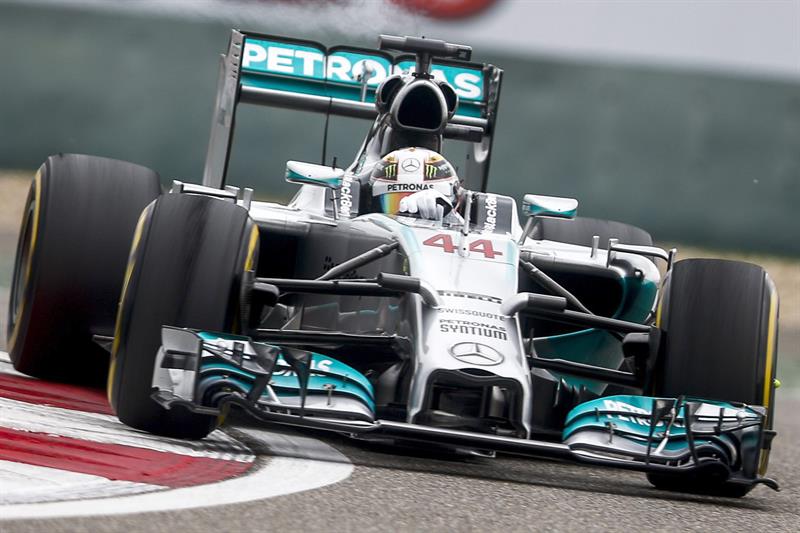 Hamilton gana el Gran Premio de China y Alonso acaba tercero