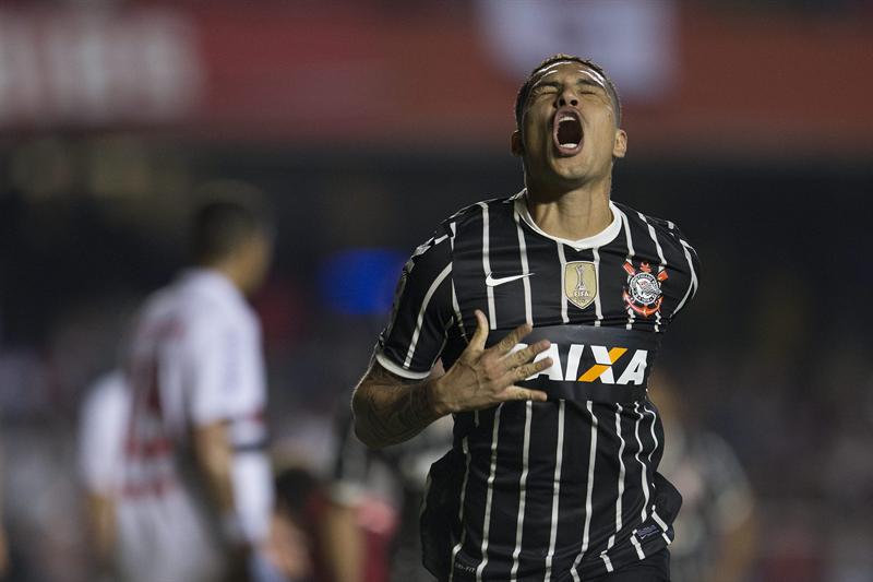 El Corinthians vence al Sao Paulo y toma ventaja en final de la Recopa