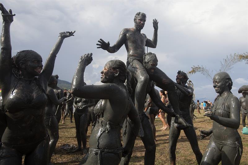 Nueve heridos en un tiroteo en un desfile de carnaval en Brasil