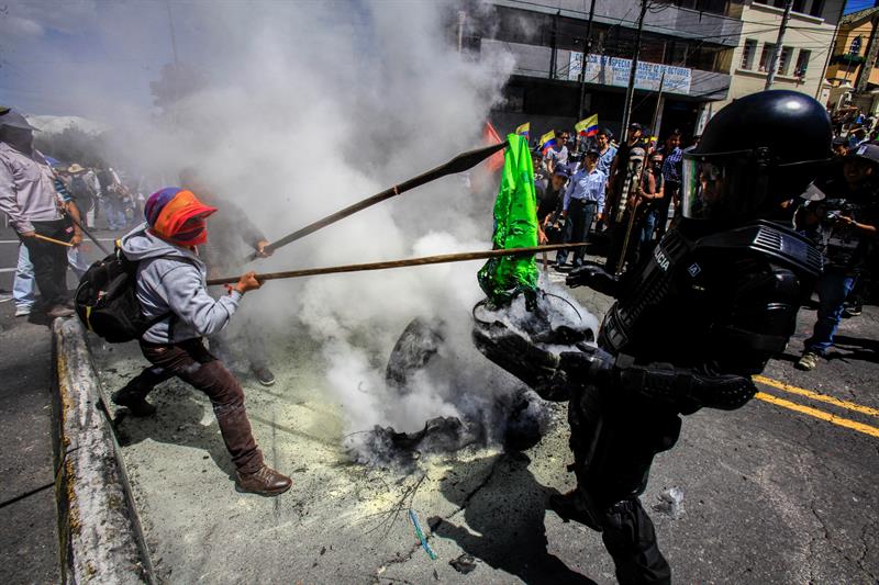 Protestas contra enmiendas dejan al menos 18 manifestantes detenidos y 13 policías heridos