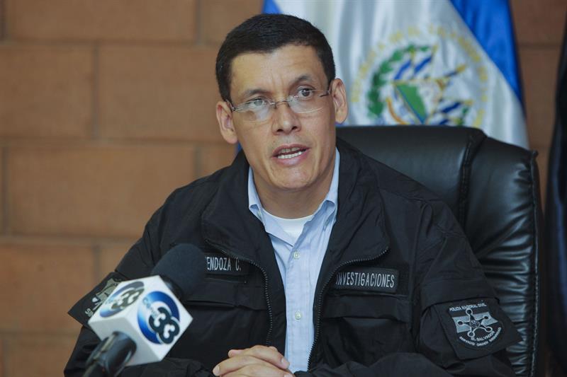 Interpol incluye al expresidente Francisco Flores en lista de más buscados