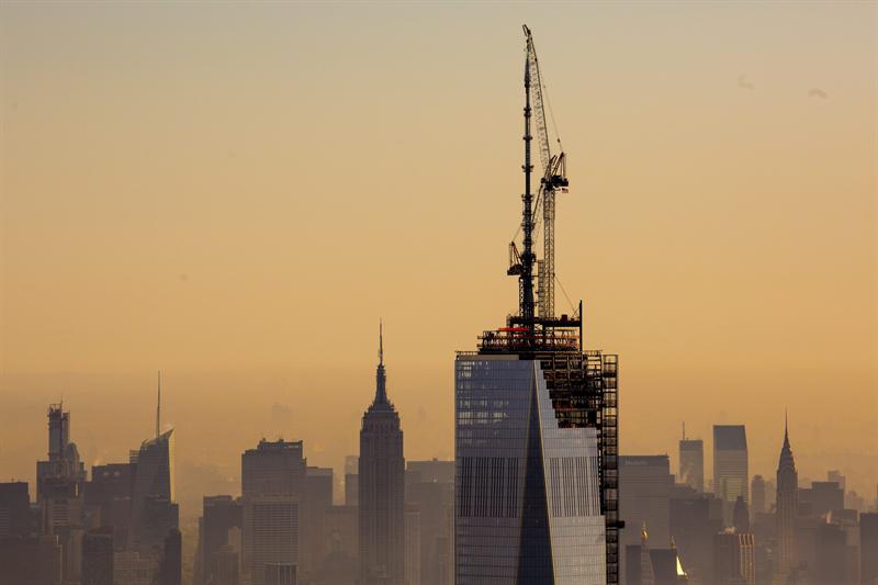 El One World Trade Center toca el cielo de Nueva York 11 años después del 11S