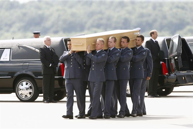 Holanda cierra semana negra con llegada de últimos restos humanos del MH17