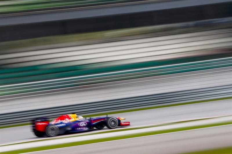 Vettel logra la &#039;pole&#039; en Malasia y Alonso saldrá tercero
