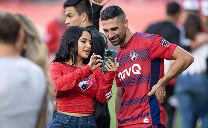 Imagen de archivo de Becky G y Sebastián Lletguet.