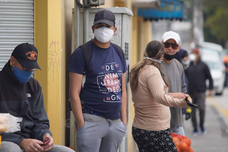 En mayo podríamos dejar de usar mascarillas en espacios abiertos en Ecuador