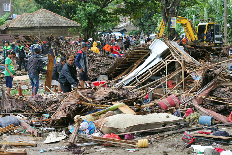Tsunami en Indonesia dejó 426 muertos, según último balance