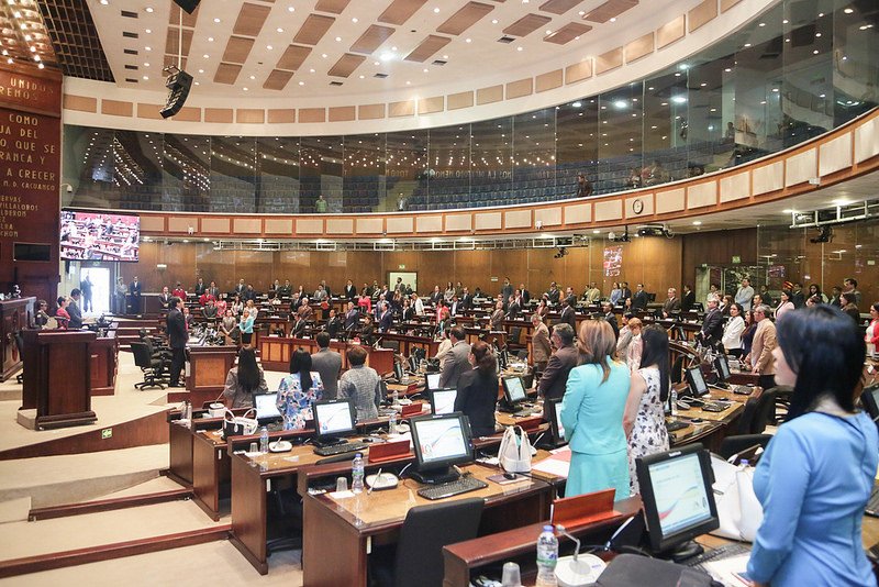 Asamblea reorganiza curules en el salón plenario