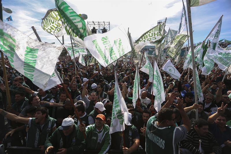 Argentina amanece paralizada por la huelga general de sindicatos opositores