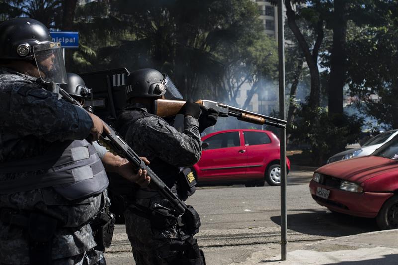 Inicia el Mundial en Brasil en medio de protestas que dejan 8 heridos