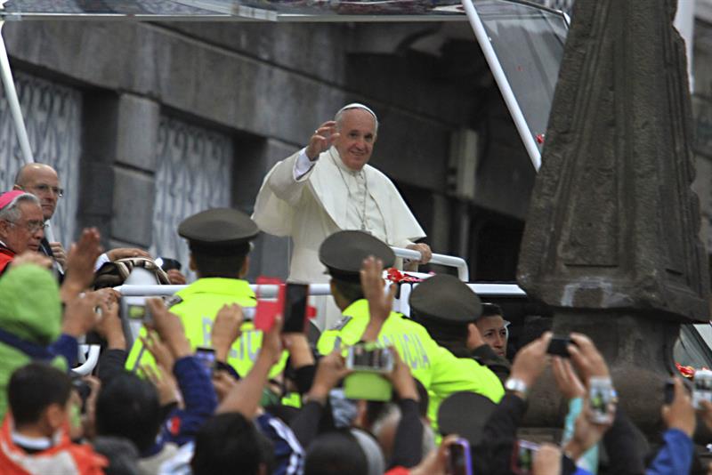 Papa: Estudiar es un derecho, pero también un privilegio