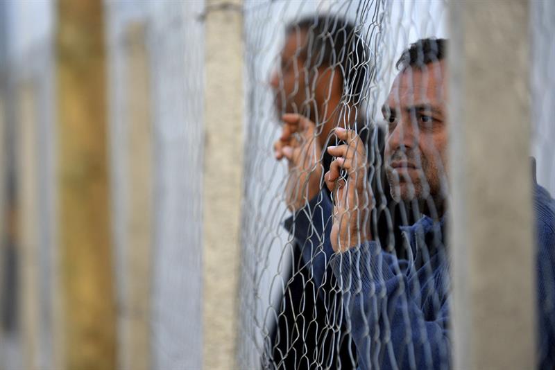 La UE pedirá a 3 países que reciban a más de 70.000 refugiados