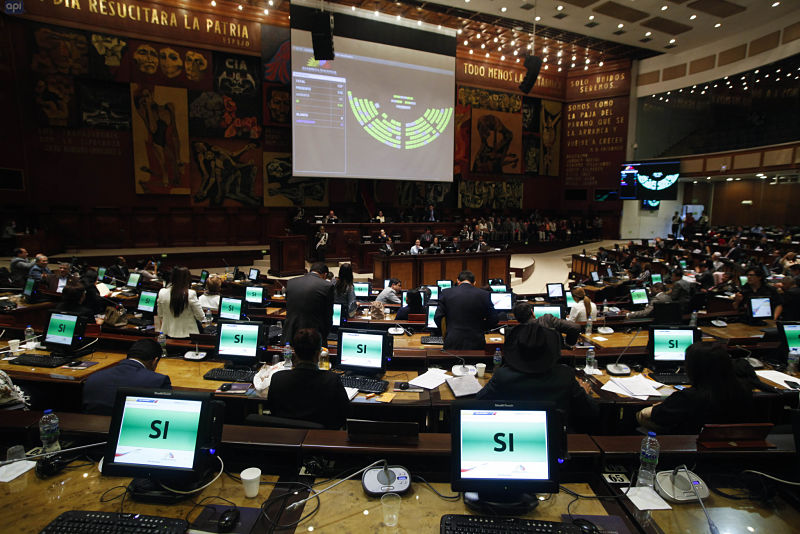 Asamblea da paso a investigar casos de cobros indebidos