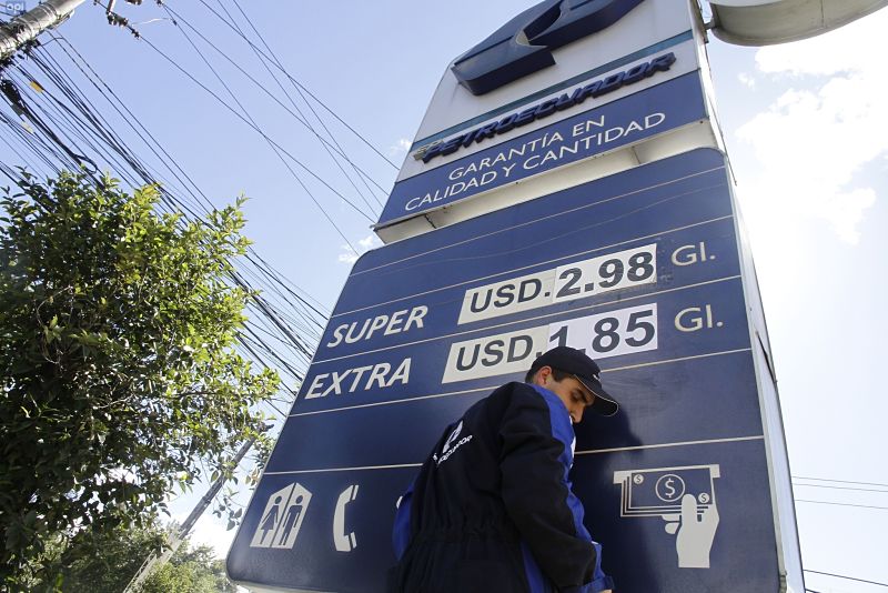 75% de ecuatorianos no aprueba alza de combustibles