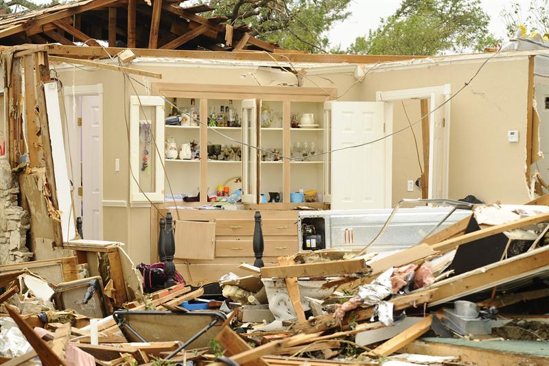 28 tornados dejan en caos el centro de Estados Unidos