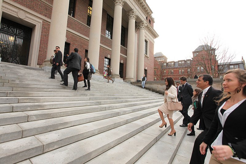 Correa recorrió institutos de investigación científica de EE.UU.