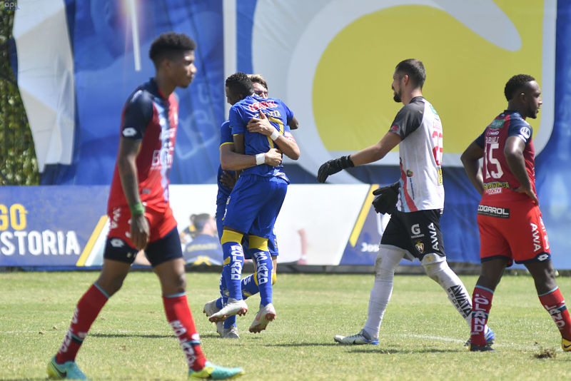 Delfín golea a El Nacional que &#039;desciende&#039; a serie B