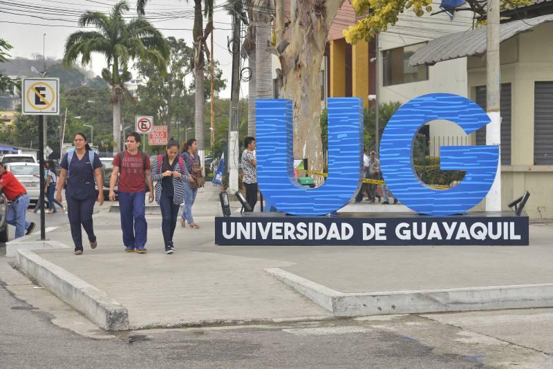Estudiantes de la U. de Guayaquil protestan contra atentados