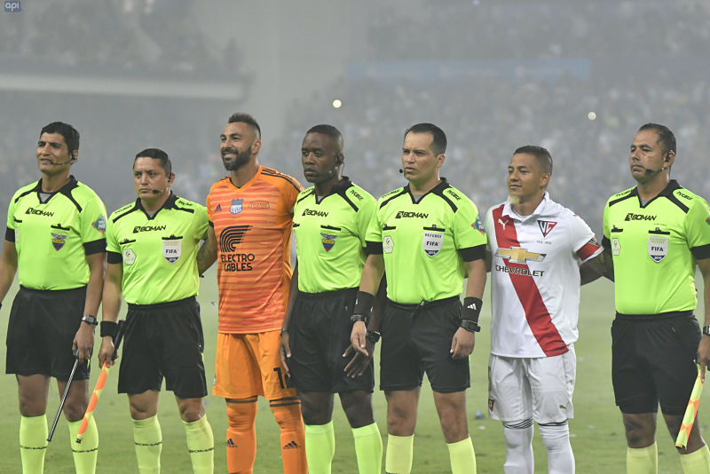 Emelec sorprende con doble punta y Liga de Quito repite alineación para final de vuelta
