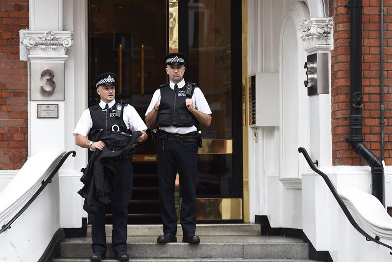 Cancillería ecuatoriana lamenta que encierro de Assange se haya prolongado