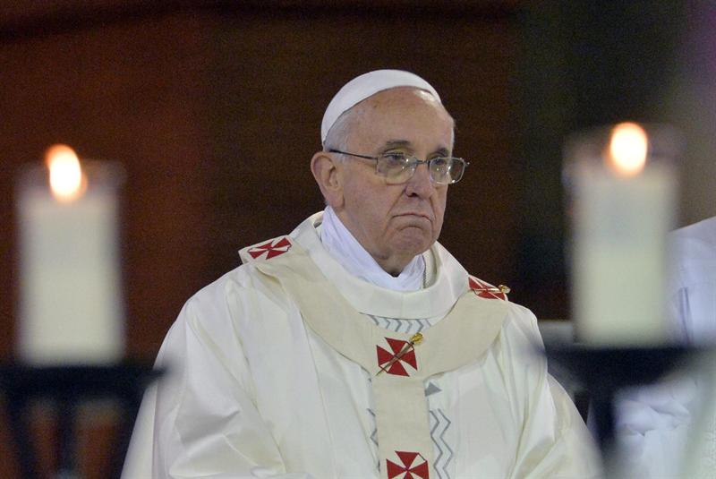 El papa, &quot;profundamente apenado&quot; por accidente ferroviario en España