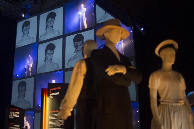 Los mil rostros de David Bowie, en una muestra de museo londinense