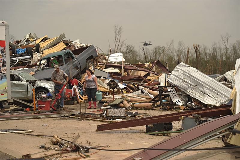 Al menos 20 muertos y 62 millones de personas en alerta por tornados en EE.UU.