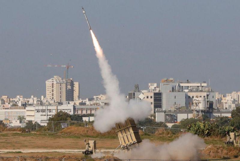 Cientos de cohetes lanzados desde Gaza hacia Israel han sido interceptados.