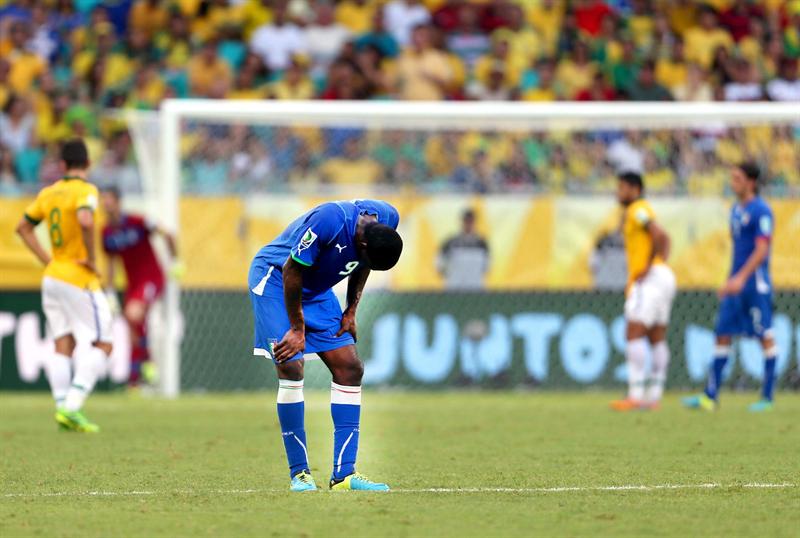 Brasil venció 4-2 a Italia en partido que cerró grupo A
