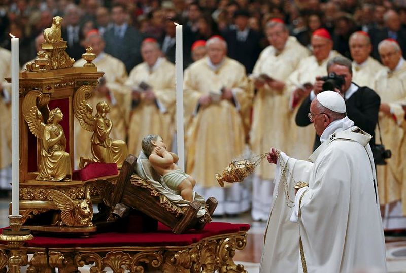 Papa Francisco pide en Nochebuena caridad y hospitalidad con los migrantes