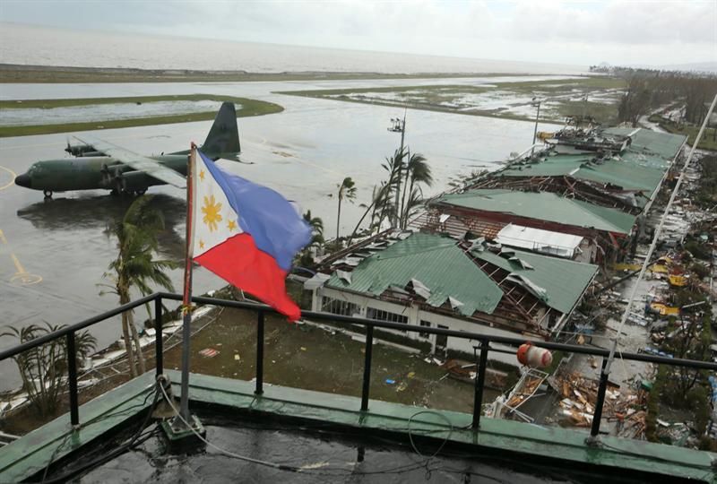1.200 personas habrían muerto por tifón en Filipinas según Cruz Roja