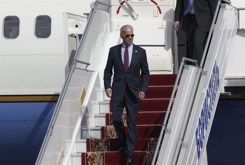 Vicepresidente de EE.UU. busca impulsar acuerdos en Ucrania