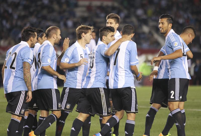 Argentina vence a Perú y se queda con el primer puesto en eliminatorias