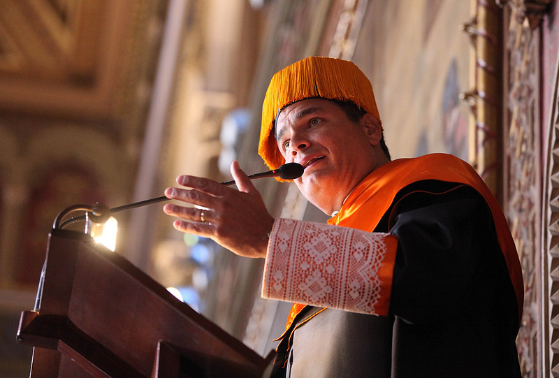 Correa recibió el doctorado Honoris Causa de la Universidad de Barcelona