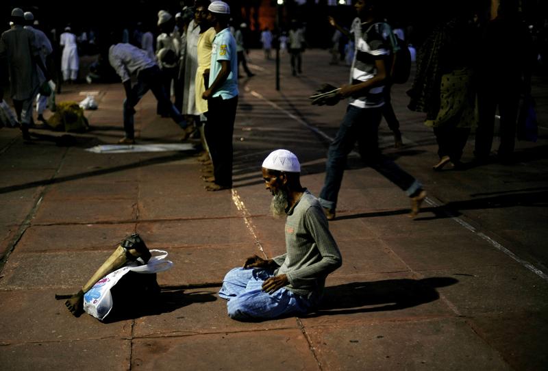El mundo árabe celebra el fin de un ayuno musulmán marcado por la tensión